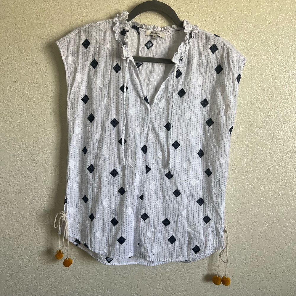 Madewell ruffleneck pompom tassel top. Size small